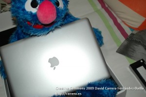 supercoco con su macbook pro apple 300x199 supercoco con su macbook pro apple