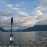 Tenedor gigante en lago Leman en Vevey (Suiza)